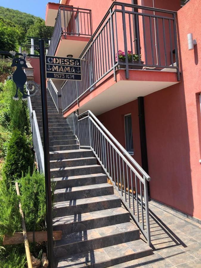 Odessa Mama Apartment Bijela Ngoại thất bức ảnh