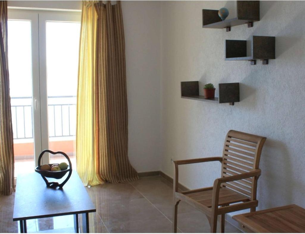 Odessa Mama Apartment Bijela Ngoại thất bức ảnh