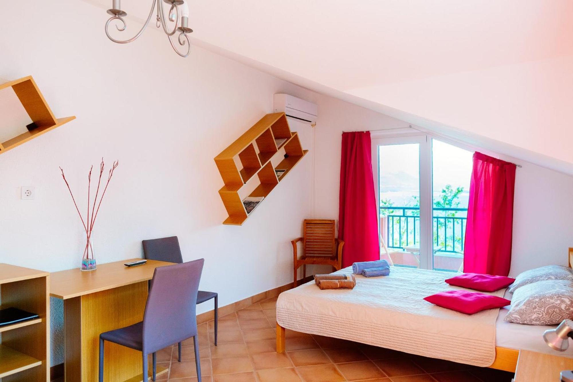Odessa Mama Apartment Bijela Phòng bức ảnh