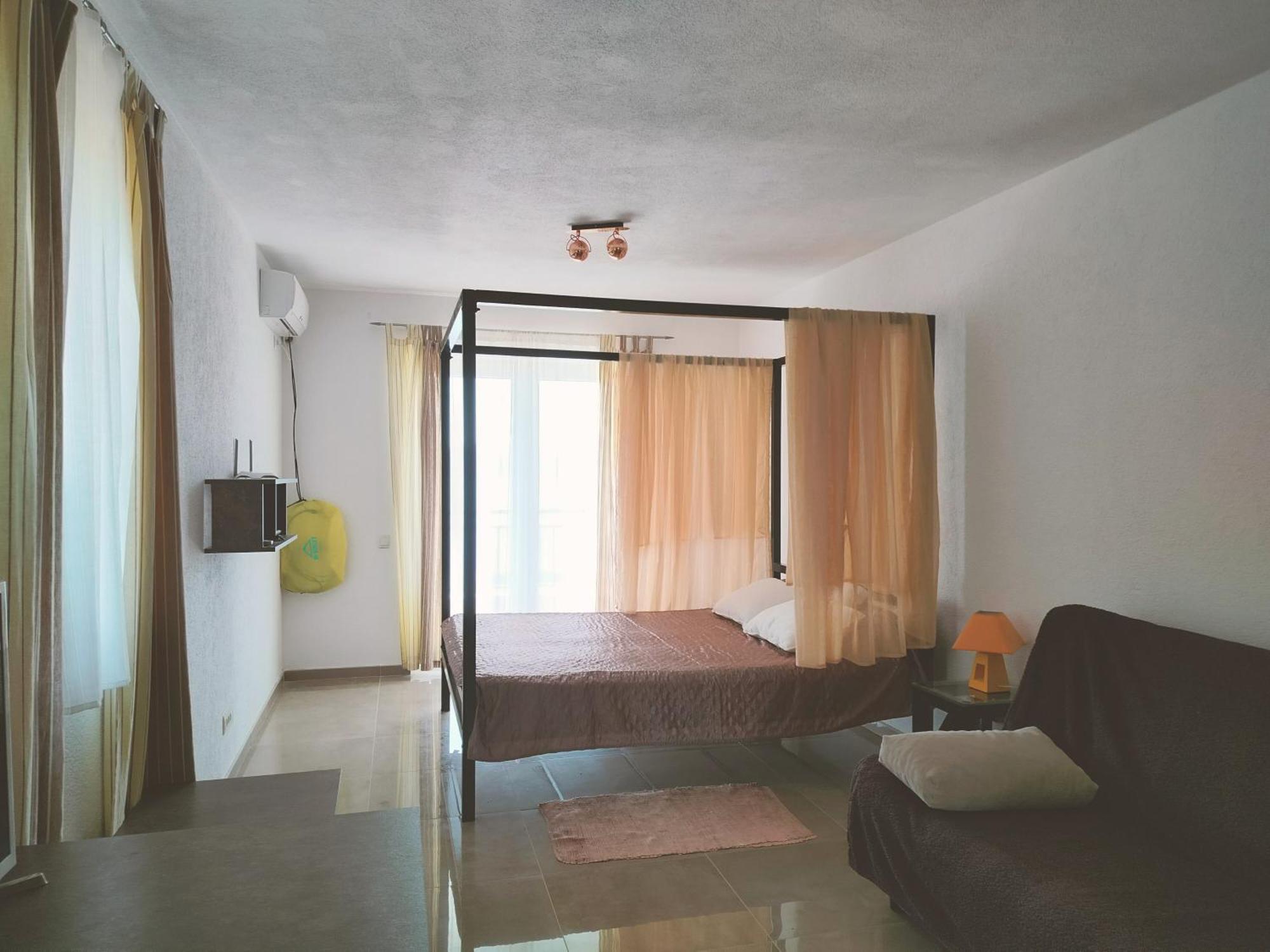 Odessa Mama Apartment Bijela Ngoại thất bức ảnh