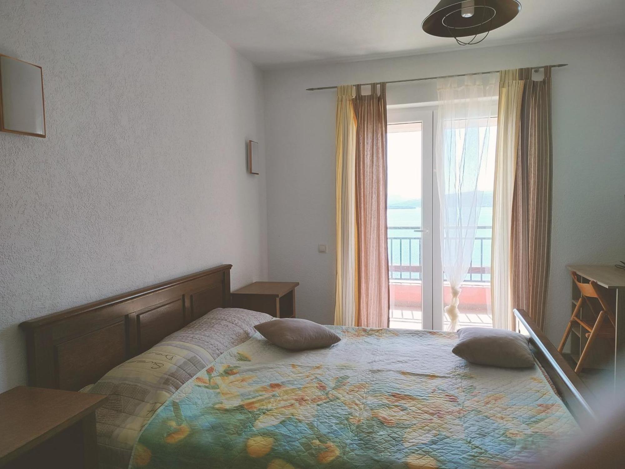 Odessa Mama Apartment Bijela Ngoại thất bức ảnh