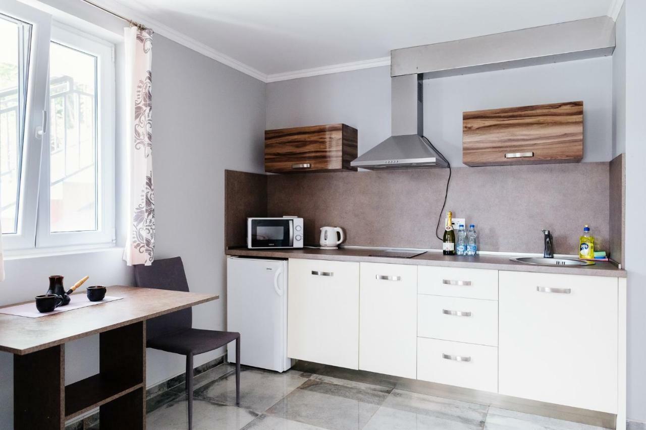 Odessa Mama Apartment Bijela Ngoại thất bức ảnh