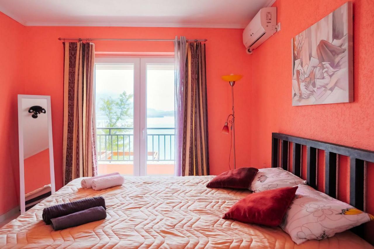 Odessa Mama Apartment Bijela Ngoại thất bức ảnh