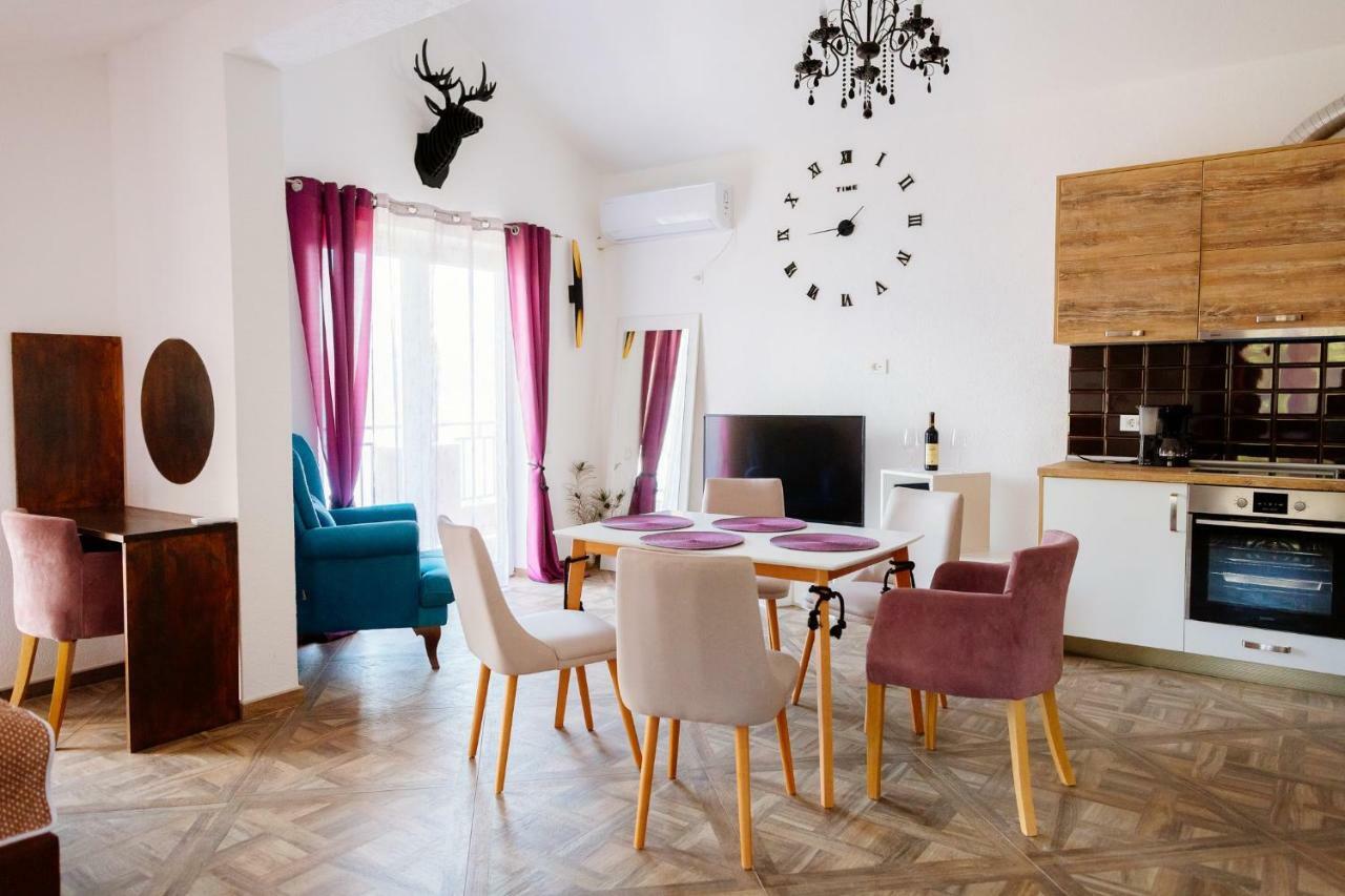 Odessa Mama Apartment Bijela Ngoại thất bức ảnh