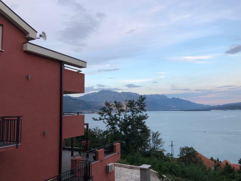 Odessa Mama Apartment Bijela Ngoại thất bức ảnh